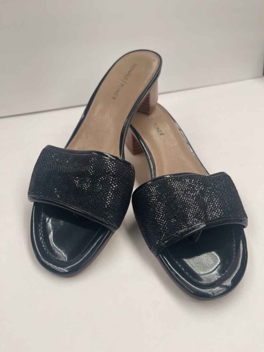 Donald Pliner Dark Navy Size 9 Sandal